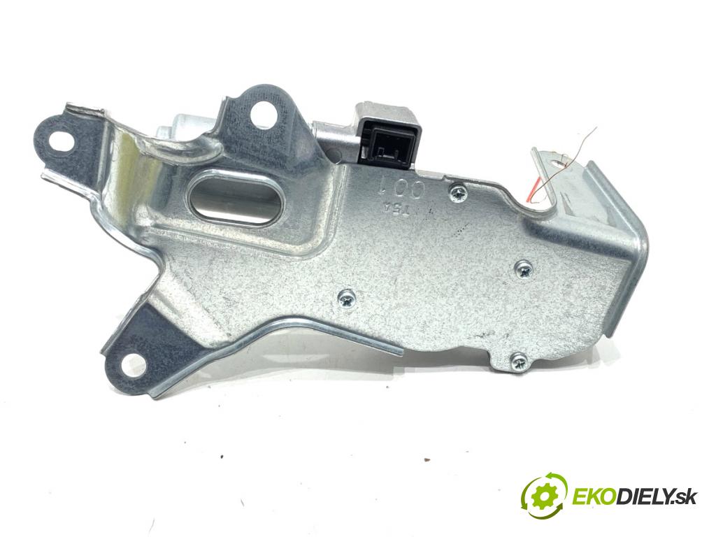 HONDA JAZZ IV liftback 2018 75 kW 1.3 1318 Motor stieračov zad