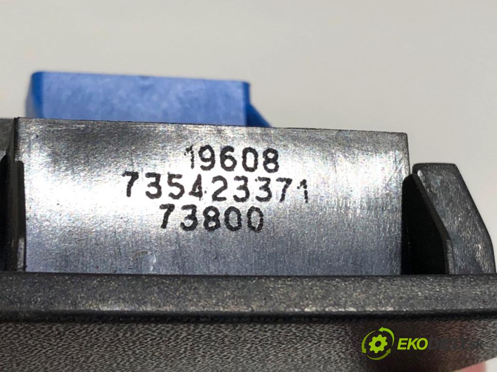 FIAT GRANDE PUNTO liftback 2008 57 kW 1.4 (199AXB11, 199AXB1A, 199BXB1A, 199AXL1A) 1368 Prepínač okien 735423371 (Prepínacie páčky pod volantom)