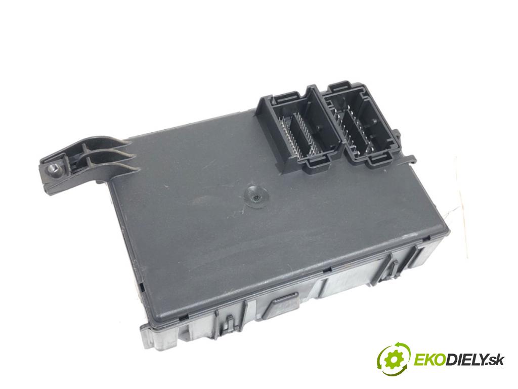 FIAT GRANDE PUNTO liftback 2008 57 kW 1.4 (199AXB11, 199AXB1A, 199BXB1A, 199AXL1A) 1368 Modul BSI 00517986150 28122166 (Poistková skrinka)
