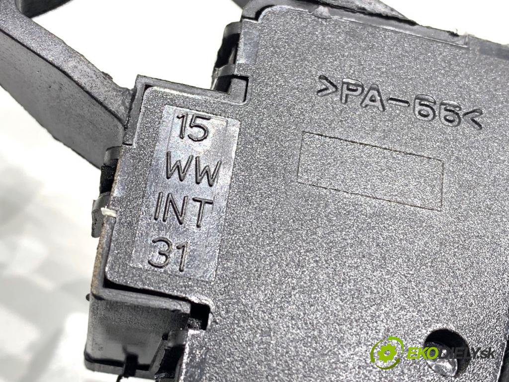 AUDI A4 B6 Kombi 2002 96 kW 1.9 TDI 1896 Motor stieračov zad