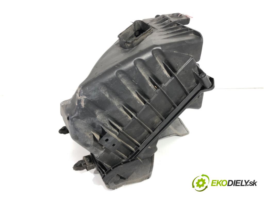 AUDI A4 B6 Kombi 2002 96 kW 1.9 TDI 1896 Obal filtra vzduchu 038133835J (Obal filtra vzduchu)