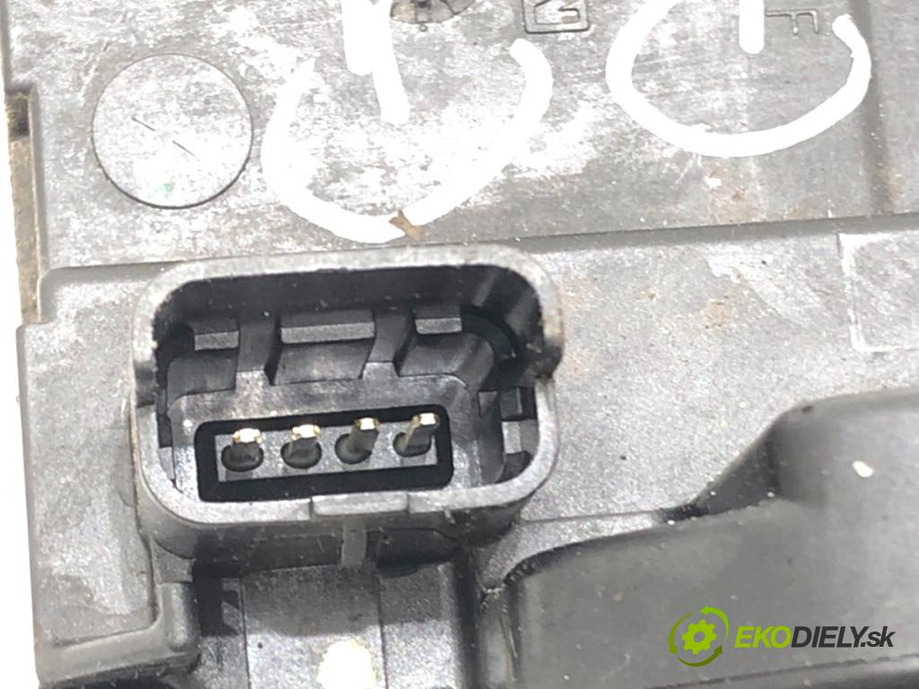 RENAULT MEGANE III nadwozie zamknięte / kombi 2012 81 kW 1.5 dCi 1461 zámok dveře pravý přední část 805020001R