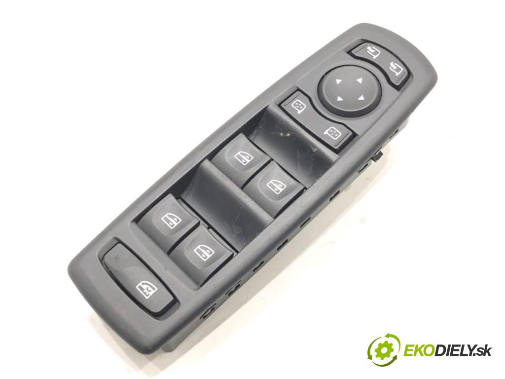 RENAULT MEGANE III nadwozie zamknięte / kombi 2012 81 kW 1.5 dCi 1461 Prepínač okien 809610006R (Prepínacie páčky pod volantom)
