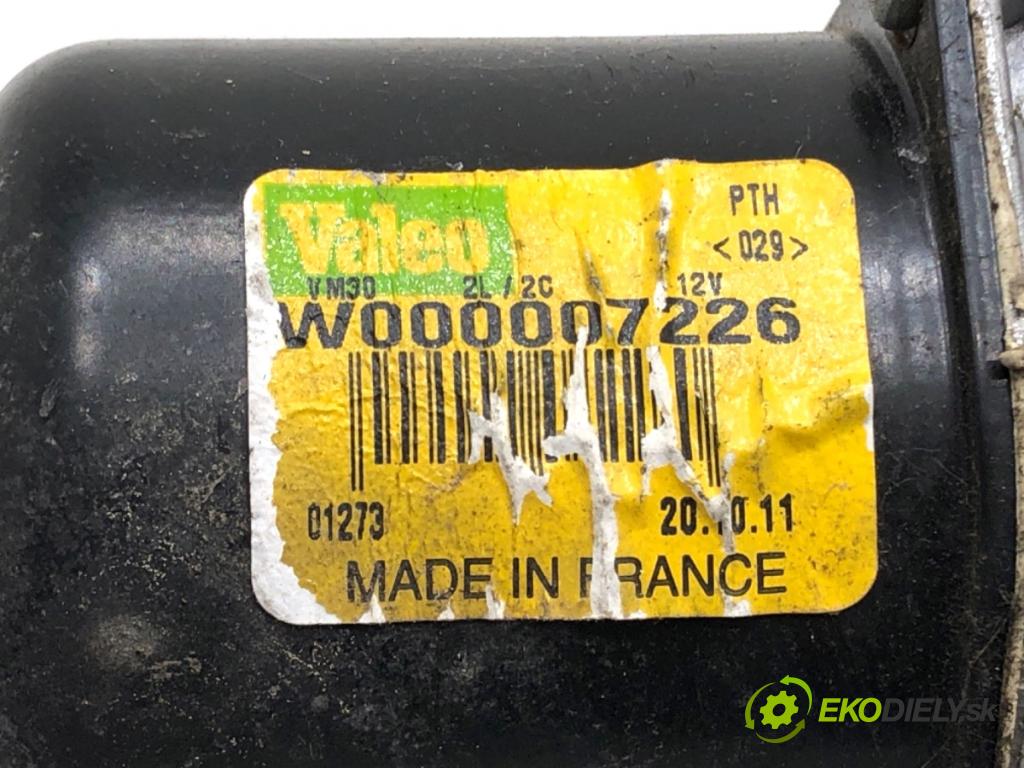 RENAULT MEGANE III nadwozie zamknięte / kombi 2012 81 kW 1.5 dCi 1461 Mechanizmus stieračov predný W000007226 (Motorček stieračov predný)