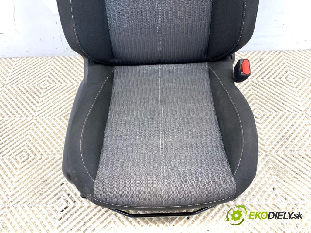 OPEL CORSA F liftback 2020 55 kW 1.2 (68) 1199 Sedadlo pravy predný