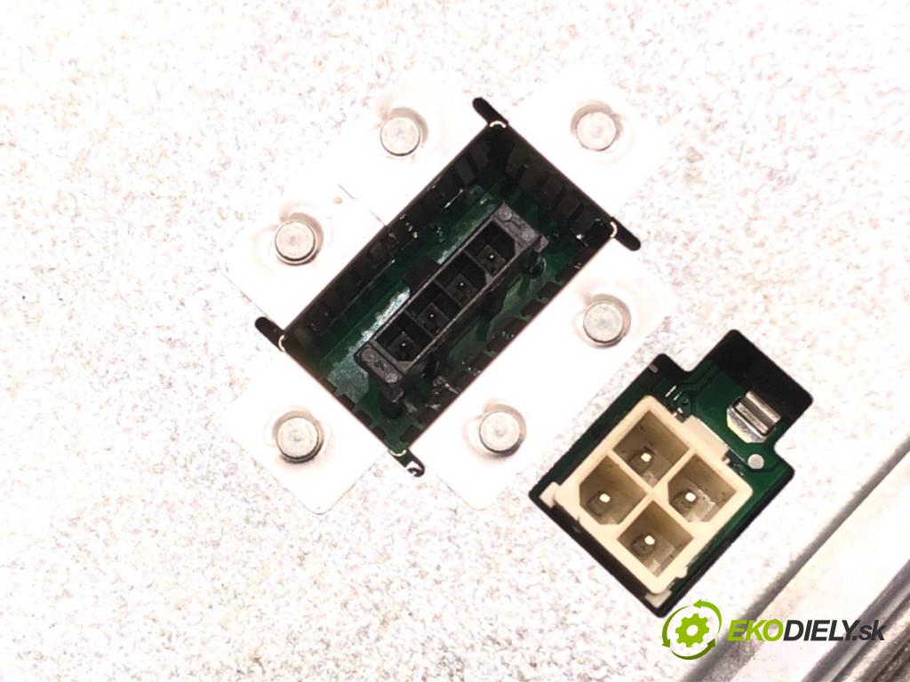 RENAULT MEGANE III nadwozie zamknięte / kombi 2012 81 kW 1.5 dCi 1461 Menič XENON 1307329153 (Riadiaca jednotka xenónu)