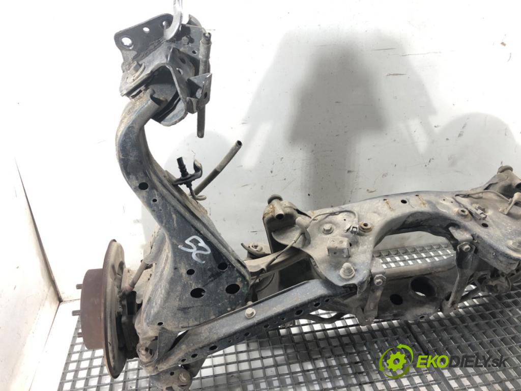 NISSAN QASHQAI J10 SUV 2012 86 kW 1.6 LPG 1598 výztuha zadní část