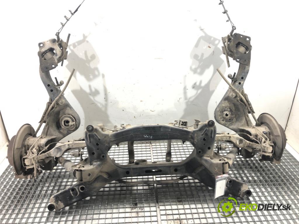 NISSAN QASHQAI J10 SUV 2012 86 kW 1.6 LPG 1598 výztuha zadní část