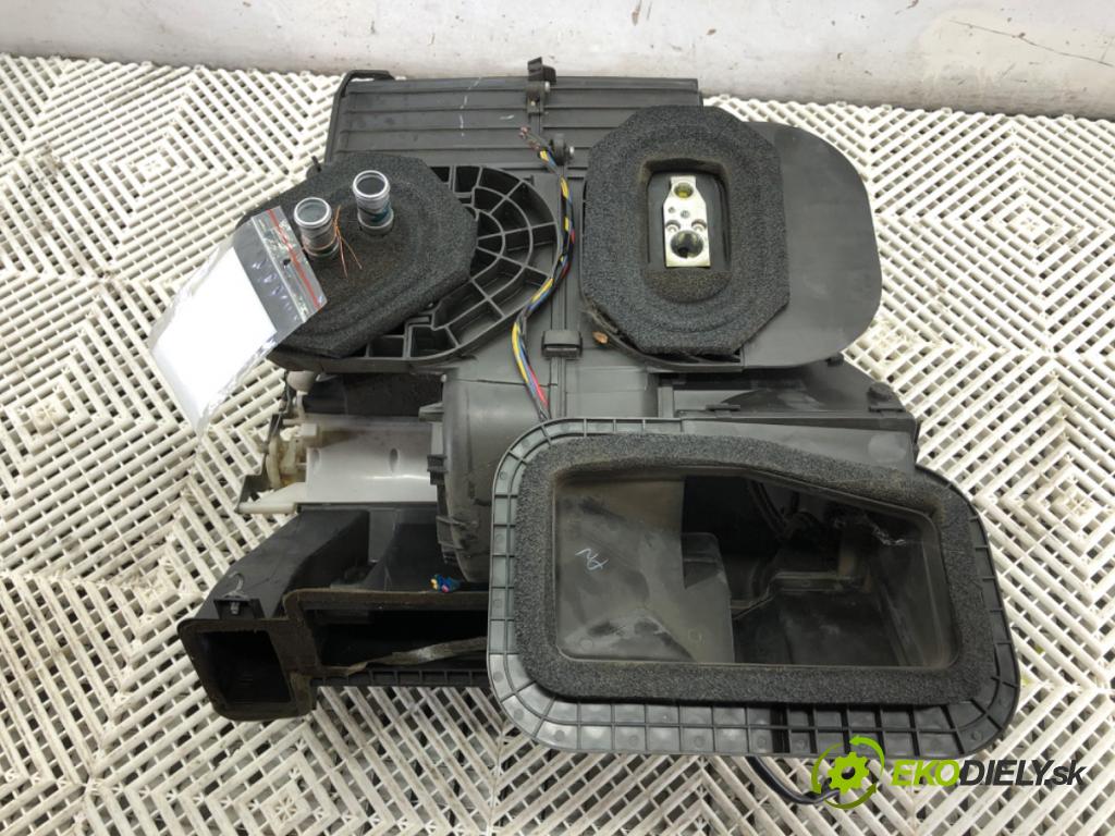 NISSAN QASHQAI J10 SUV 2012 86 kW 1.6 LPG 1598 topné těleso radiátor topení komplet KOMBAJN  (Radiátory topení)