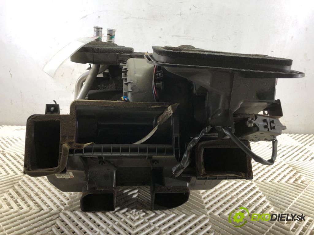 NISSAN QASHQAI J10 SUV 2012 86 kW 1.6 LPG 1598 topné těleso radiátor topení komplet KOMBAJN  (Radiátory topení)