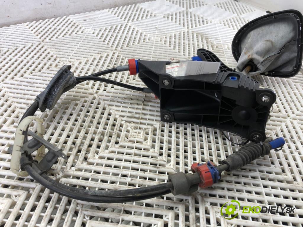 NISSAN QASHQAI J10 SUV 2012 86 kW 1.6 LPG 1598 Kulisa  (Rýchlostná páka (kulisa))