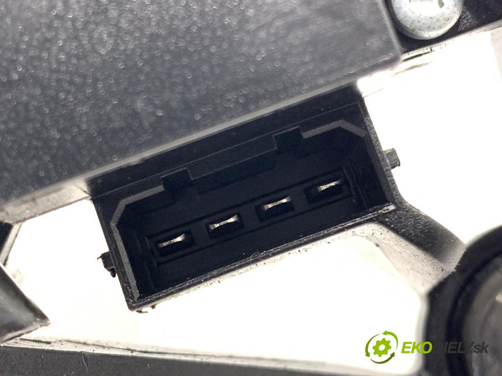 VW PASSAT B5 FL Kombi 2001 96 kW 1.9 TDI 1896 Motor stieračov zad 0390201592