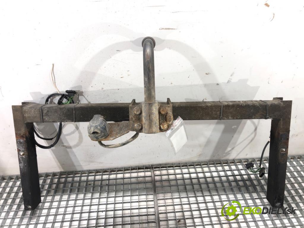 VW PASSAT B5 FL Kombi 2001 96 kW 1.9 TDI 1896 Hák tažné zařízení  (Tažná zařízení)