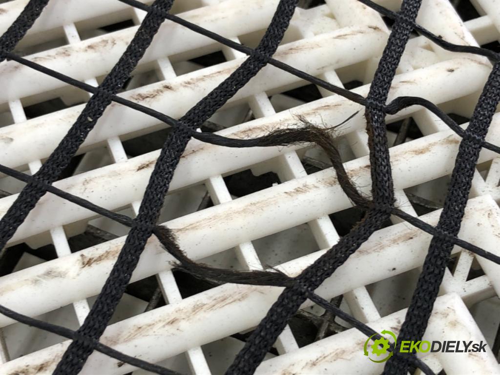 VW PASSAT B5 FL Kombi 2001 96 kW 1.9 TDI 1896 Roleta sieťka  (Interiér ostatné)