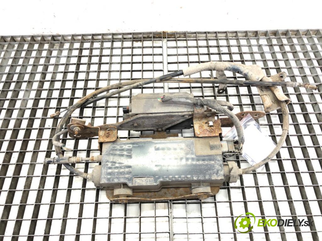 RENAULT LAGUNA III Kombi 2010 110 kW 2.0 dCi (KT01, KT08, KT09, KT0K, KT12, KT1D, KT1W) 1995 BRZDA: ruční elektrický 527002330R (Ruční brzdy)