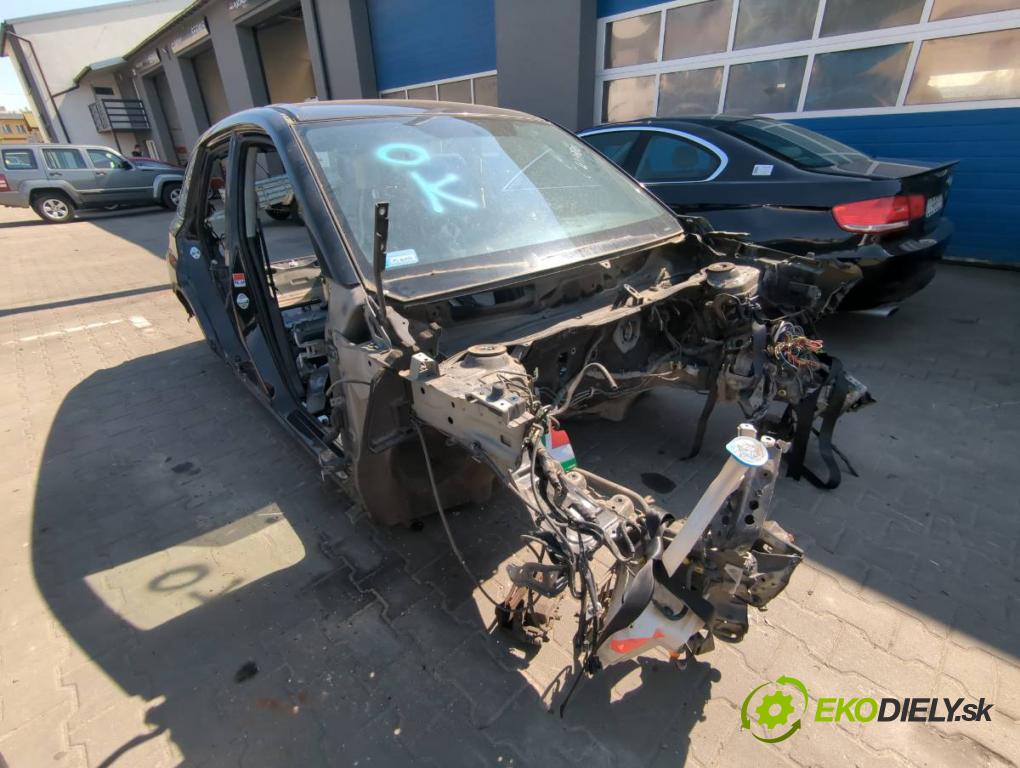 SUZUKI VITARA SUV 2016 88 kW 1.6 (APK 416) 1586 KAROSERIA ČTVRŤÁK blatník zadní část levý pravý práh střecha PODŁUŻNICA levý pravý