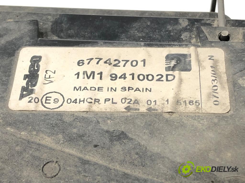 SEAT TOLEDO II sedan 2001 55 kW 1.4 16V 1390 světlomet pravý přední část 1M1941002D