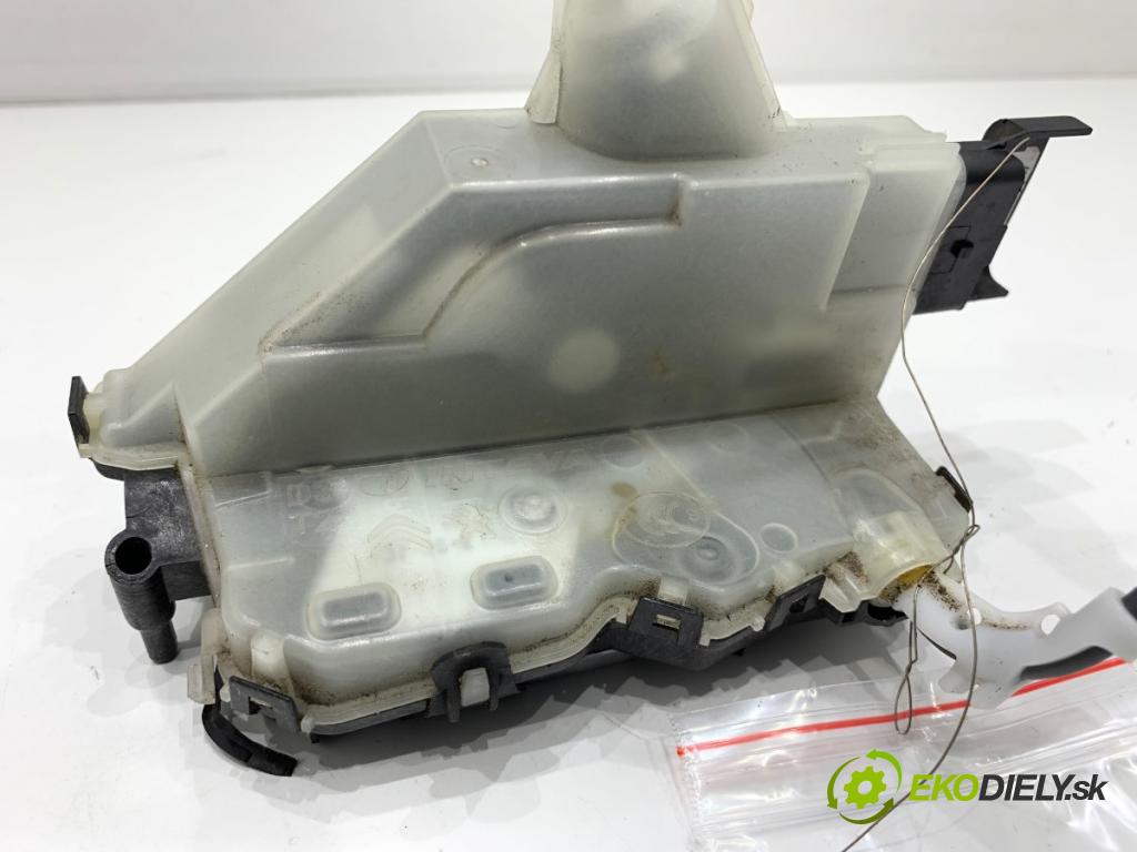 OPEL CORSA F liftback 2020 55 kW 1.2 (68) 1199 zámok dveře pravý přední část 292847