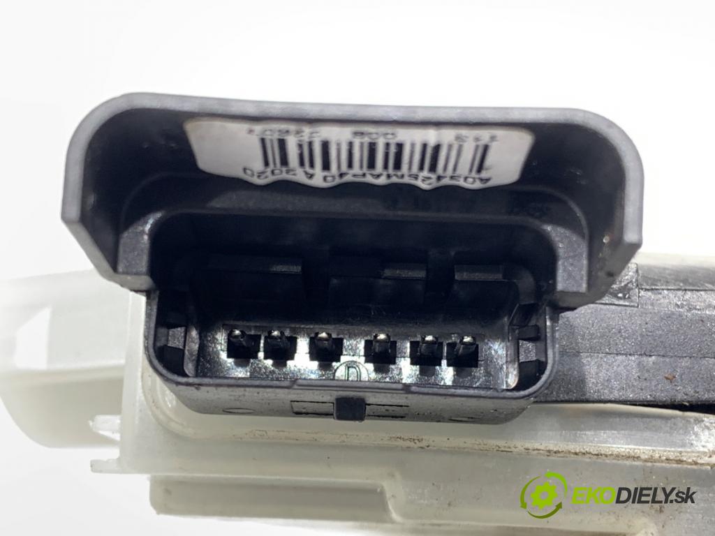 OPEL CORSA F liftback 2020 55 kW 1.2 (68) 1199 zámok dveře pravý přední část 292847