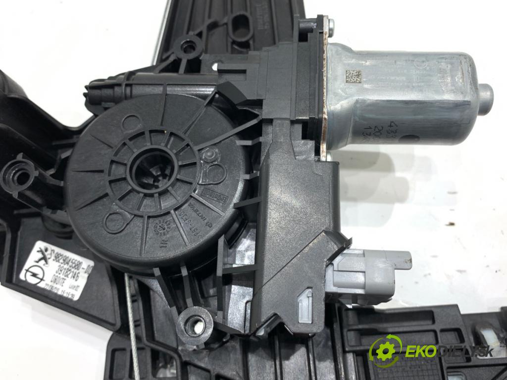 OPEL CORSA F liftback 2020 55 kW 1.2 (68) 1199 mechanismus okna pravý zadní část 9829045580