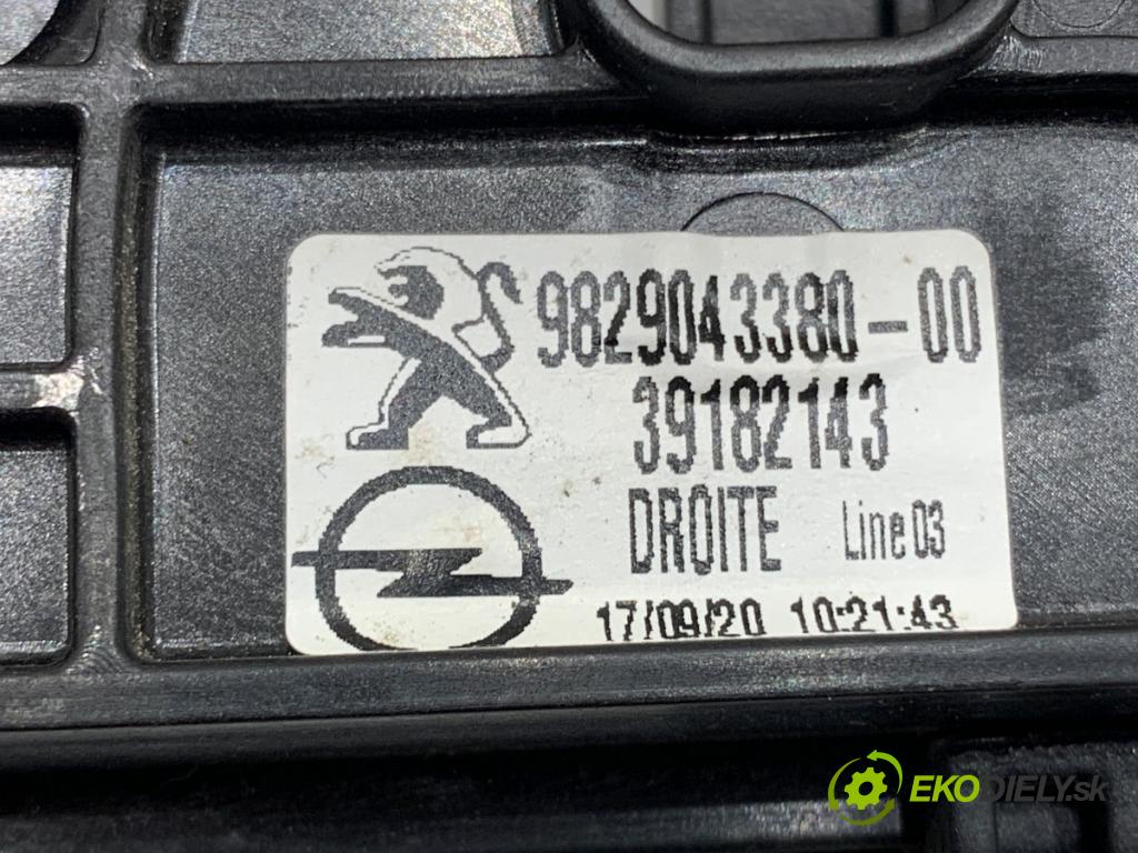 OPEL CORSA F liftback 2020 55 kW 1.2 (68) 1199 mechanismus okna pravý přední část 9829043380