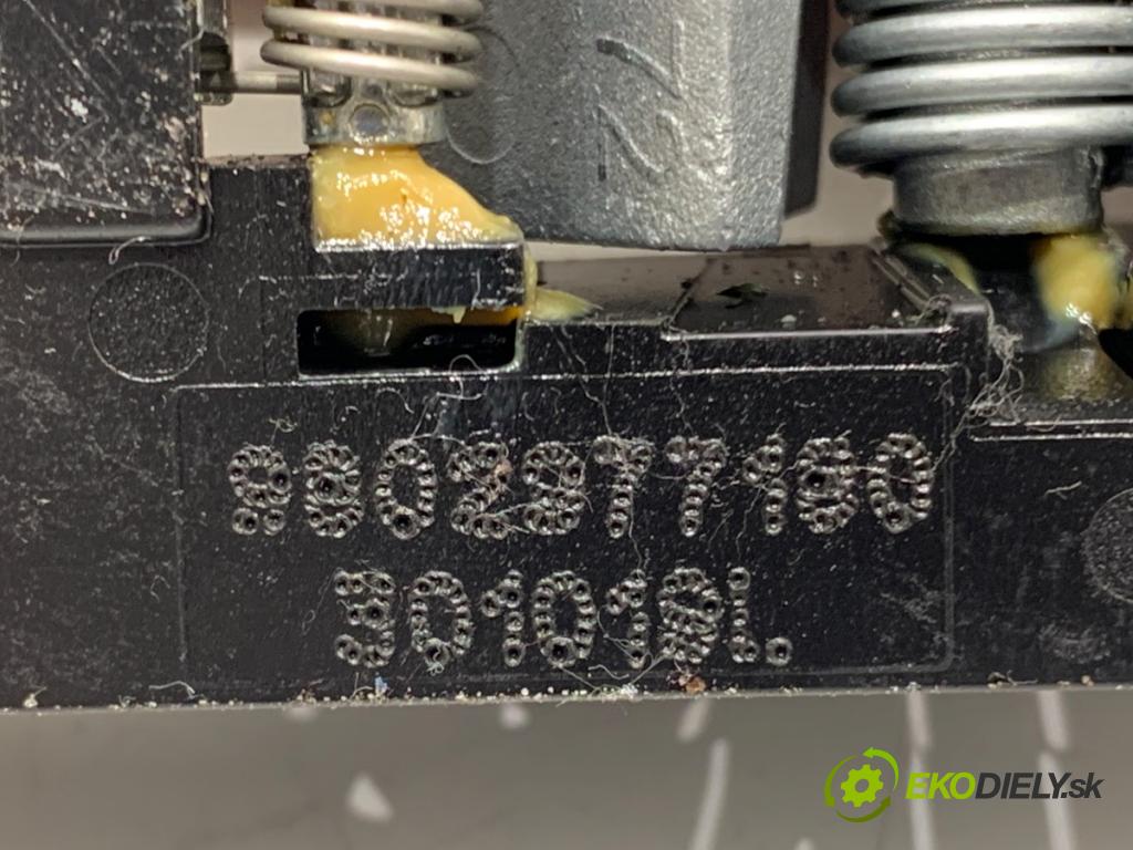 OPEL CORSA F liftback 2020 55 kW 1.2 (68) 1199 Kľučka vonkajšia pravy zad