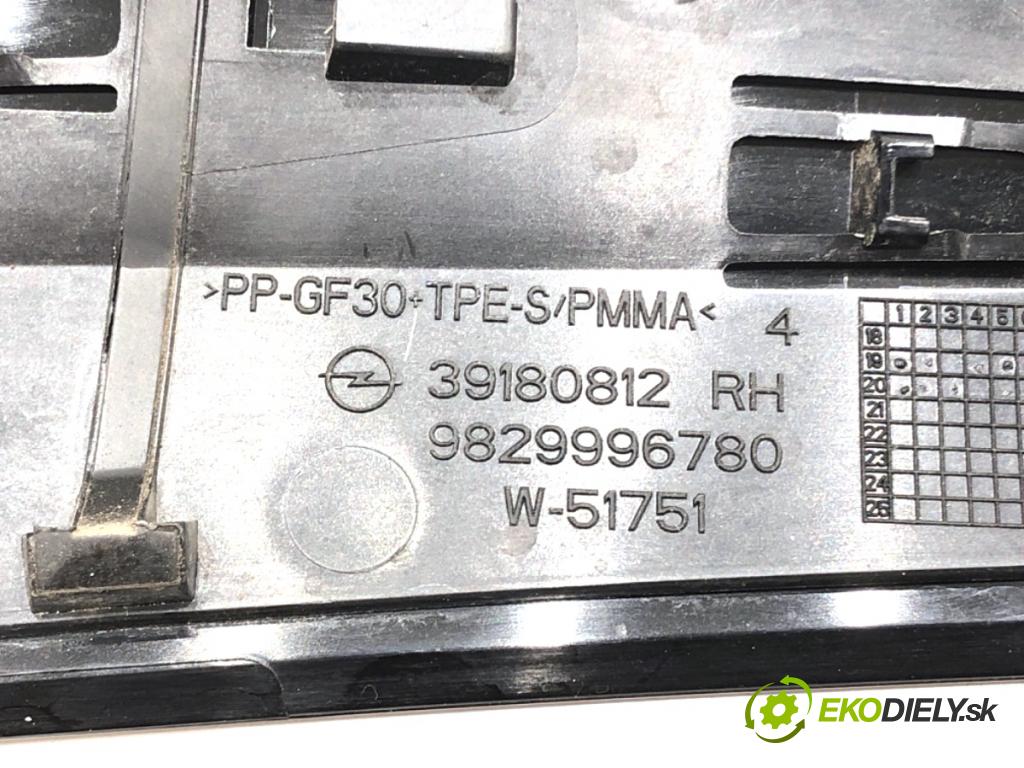 OPEL CORSA F liftback 2020 55 kW 1.2 (68) 1199 Lišta blatníka zad pravá 39180812 (Lišta)