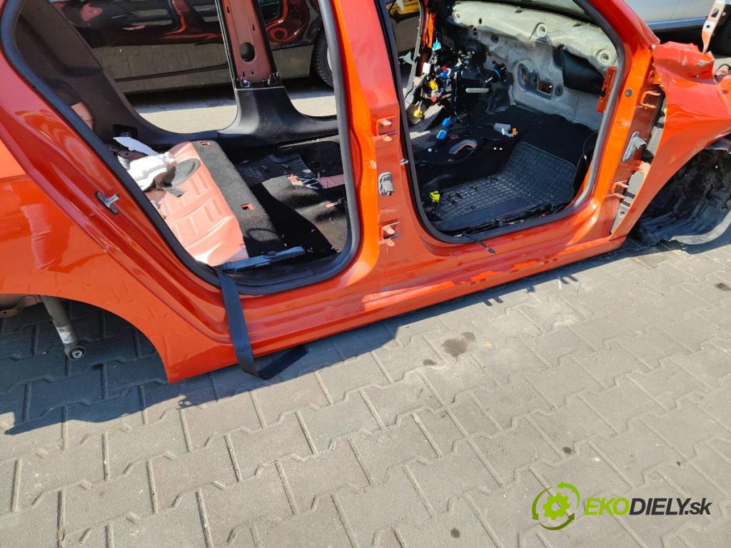 OPEL CORSA F liftback 2020 55 kW 1.2 (68) 1199 KAROSERIA ČTVRŤÁK blatník zadní část levý pravý levý práh střecha