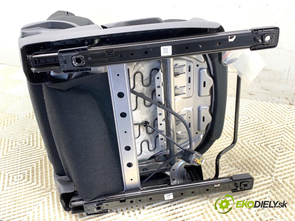 MAZDA CX-5 SUV 2016 121 kW 2.0 (KEEFW) 1998 Sedadlo pravy predný