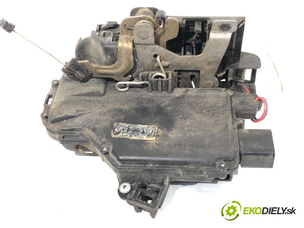 SEAT LEON I liftback 2002 77 kW 1.6 16 V 1598 zámok dveře levý přední část