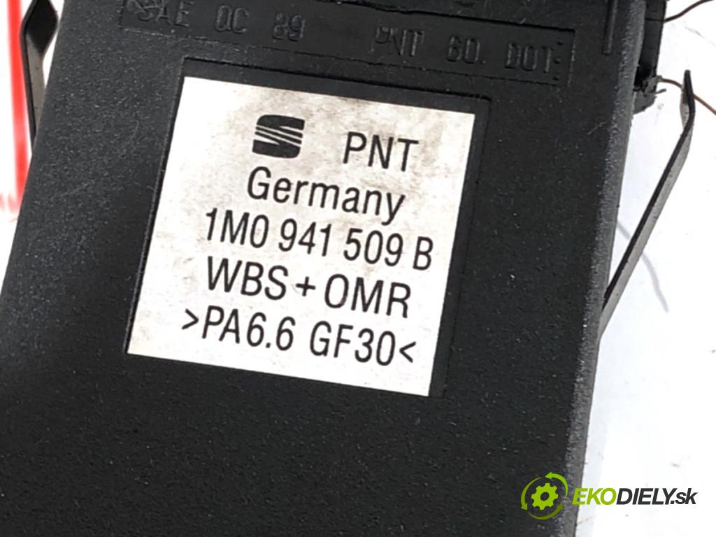 SEAT LEON I liftback 2002 77 kW 1.6 16 V 1598 Spínač svetiel výstražných (núdzových) 1M0941509B (Prepínacie páčky pod volantom)