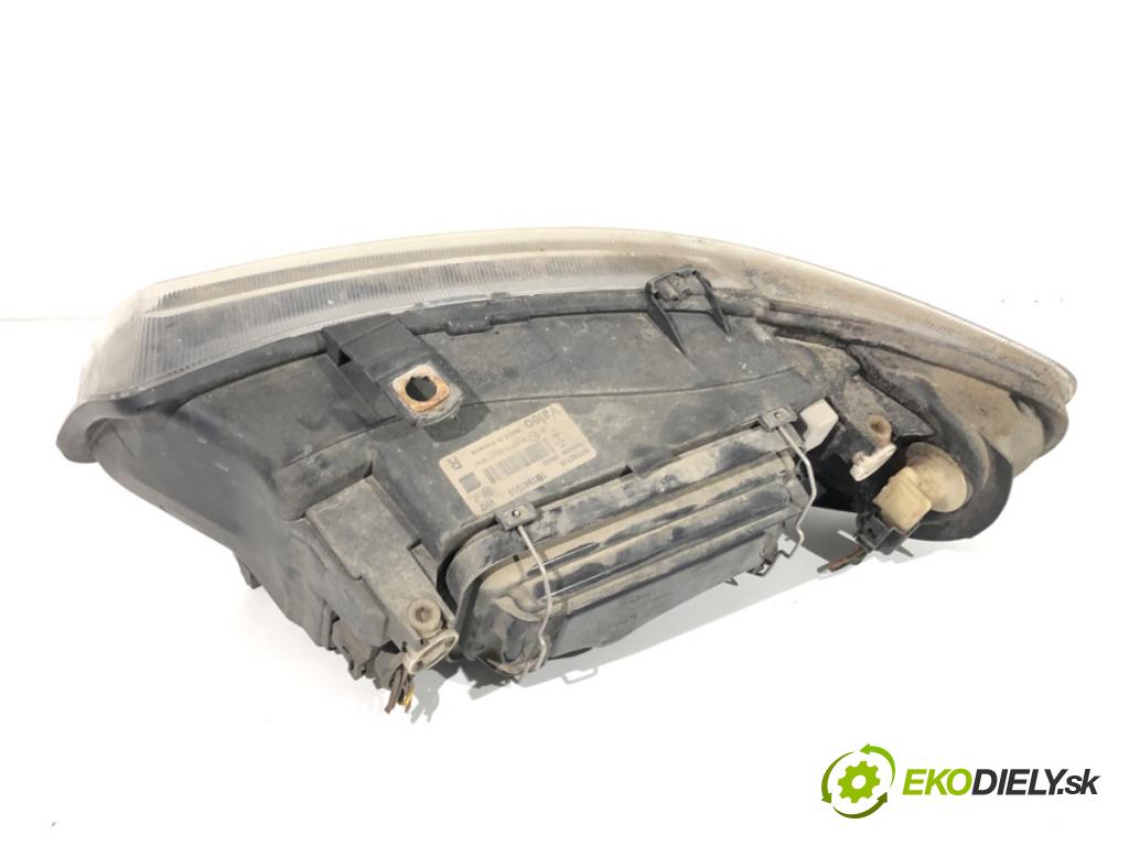 SEAT LEON I liftback 2002 77 kW 1.6 16 V 1598 světlomet pravý přední část