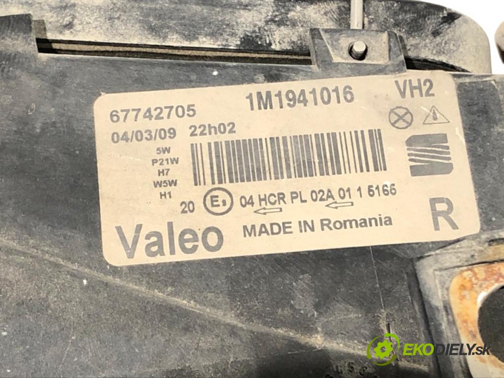 SEAT LEON I liftback 2002 77 kW 1.6 16 V 1598 světlomet pravý přední část