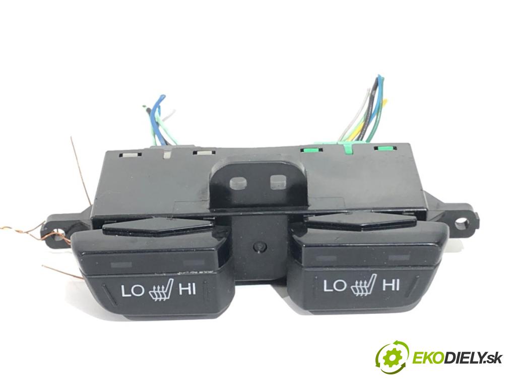 HONDA CIVIC IX sedan 2013 104 kW 1.8 (FB2) 1799 Prepínač ohrievania, vyhrievania sedačky  (Prepínacie páčky pod volantom)