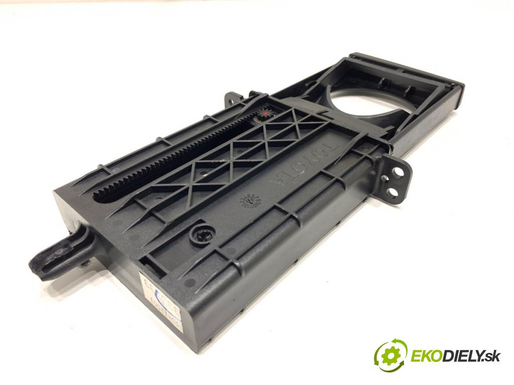 TOYOTA AVENSIS T25 Kombi 2004 85 kW 2.0 D-4D (CDT250_) 1995 Držiak na nápoje  (Držiak (úchyt) na nápoje)