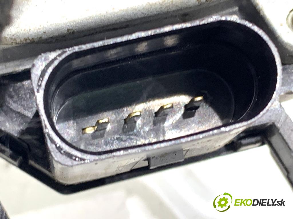 AUDI A3 8V liftback 2018 294 kW RS3 quattro 2480 Motor stieračov zad 8V0955711B