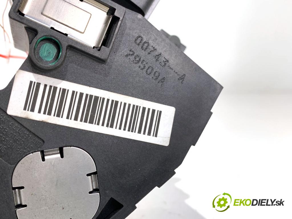 RENAULT MEGANE III Kombi 2009 96 kW 1.9 dCi (KZ0J, KZ0N, KZ1S) 1870 Potenciometer plynu 180020022R (Potenciometer plynového pedálu)