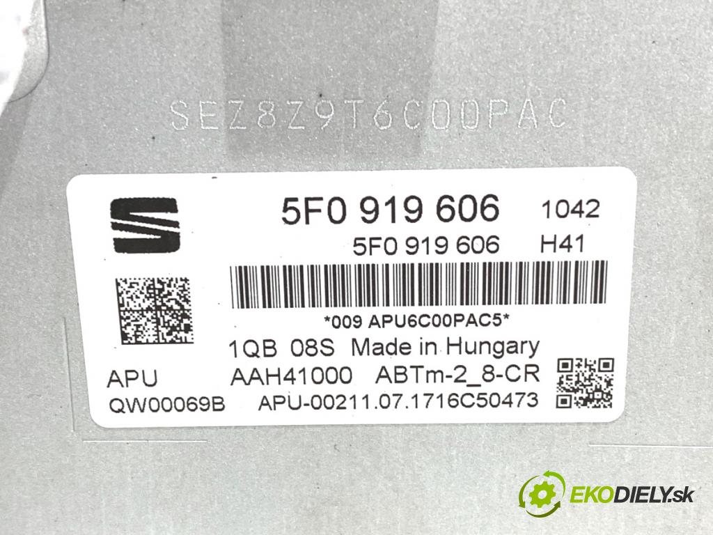 SEAT LEON III liftback 2017 92 kW 1.4 TSI 1395 RADIO 5F0919606 (Audio zariadenie)