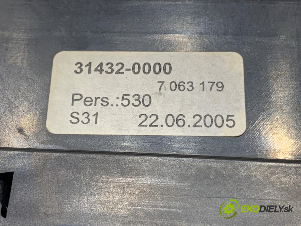 BMW E61 Kombi 2005 120 kW 525 d 2497 Držiak na nápoje 7063179 (Držiak (úchyt) na nápoje)