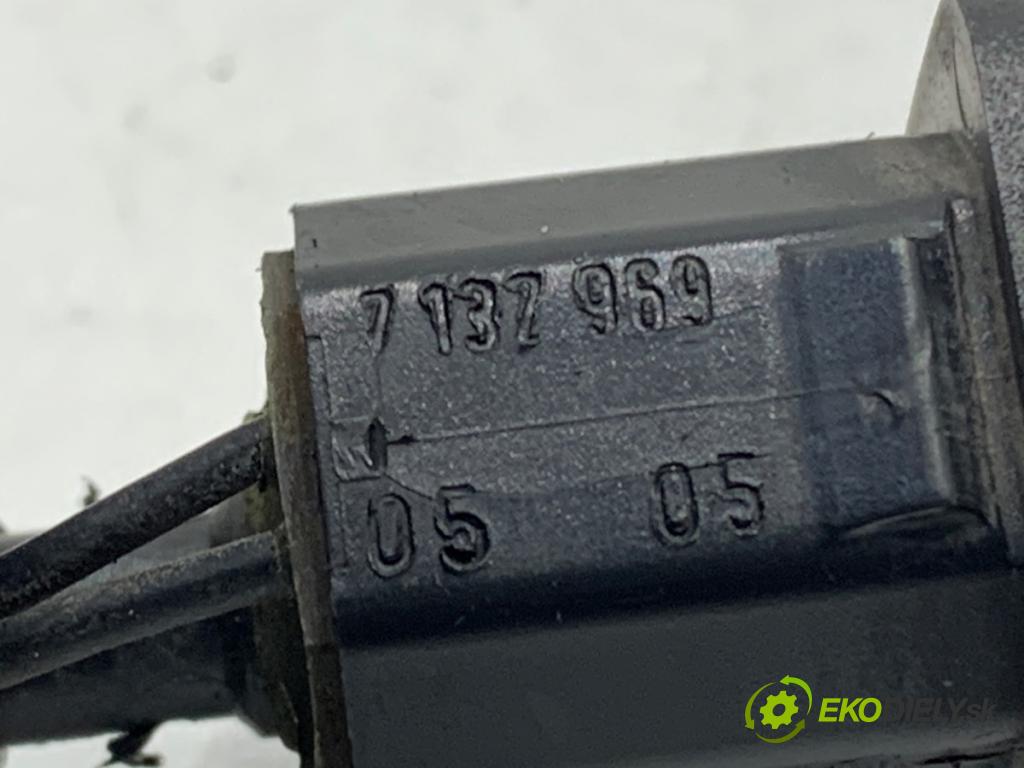 BMW E61 Kombi 2005 120 kW 525 d 2497 ostřikovače ostřikovačů 7132969