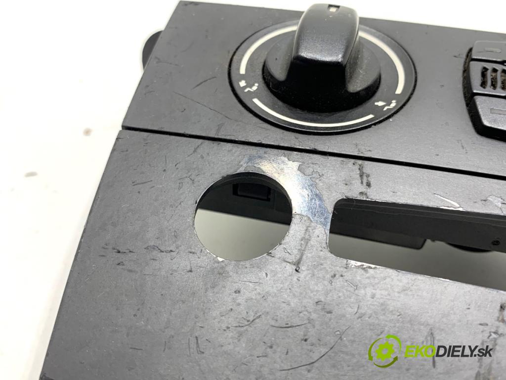 BMW E61 Kombi 2005 120 kW 525 d 2497 Panel ovládania kúrenia 6950628 (Prepínacie páčky pod volantom)