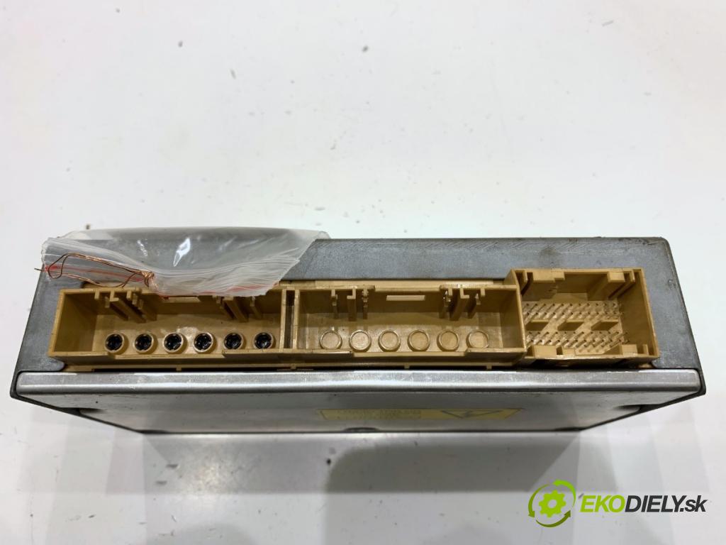 BMW E61 Kombi 2005 120 kW 525 d 2497 senzor airbag 6960383 (Snímač)