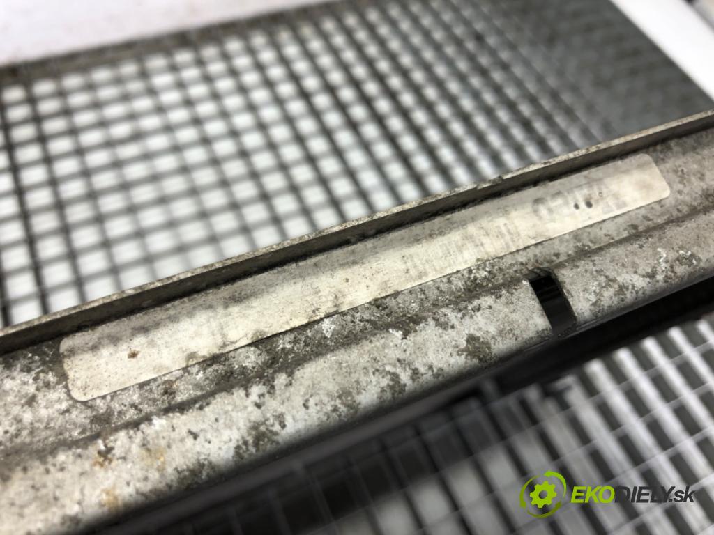 VOLVO S80 I sedan 2001 103 kW 2.4 2435 chladič vody  (Chladiče vody)