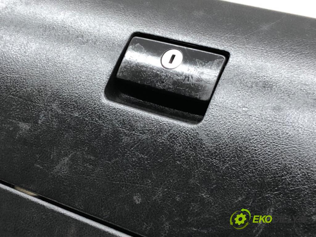 VW BORA I sedan 2002 74 kW 1.9 TDI 4motion 1896 Priehradka, kastlík spolujazdca  (Priehradka (kastlík))