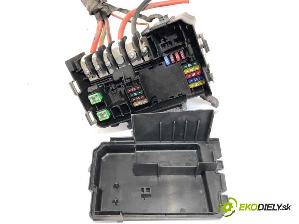 SKODA FABIA III liftback 2018 70 kW 1.0 TSI 999 skříňka poistková  (Pojistkové skříňky)