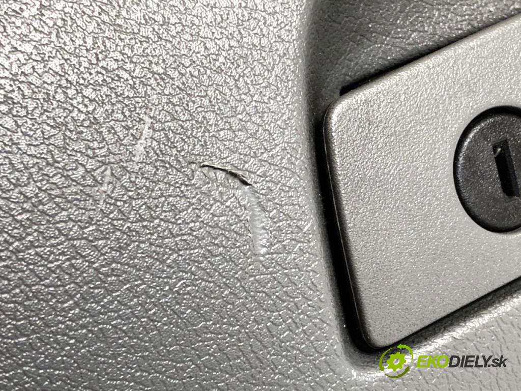 CHRYSLER 300C sedan 2004 183 kW 3.5 3518 Priehradka, kastlík spolujazdca  (Priehradka (kastlík))