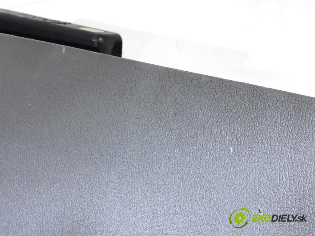 CHRYSLER 300C sedan 2004 183 kW 3.5 3518 Priehradka, kastlík spolujazdca  (Priehradka (kastlík))