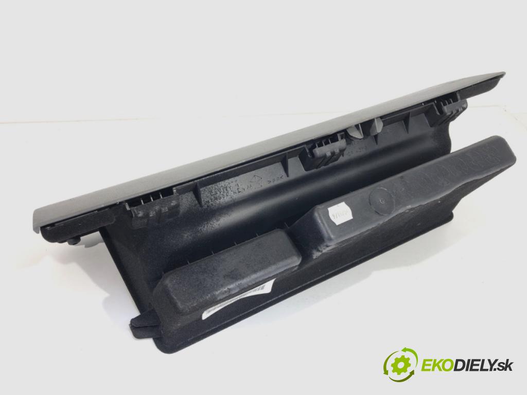 CHRYSLER 300C sedan 2004 183 kW 3.5 3518 Priehradka, kastlík spolujazdca  (Priehradka (kastlík))