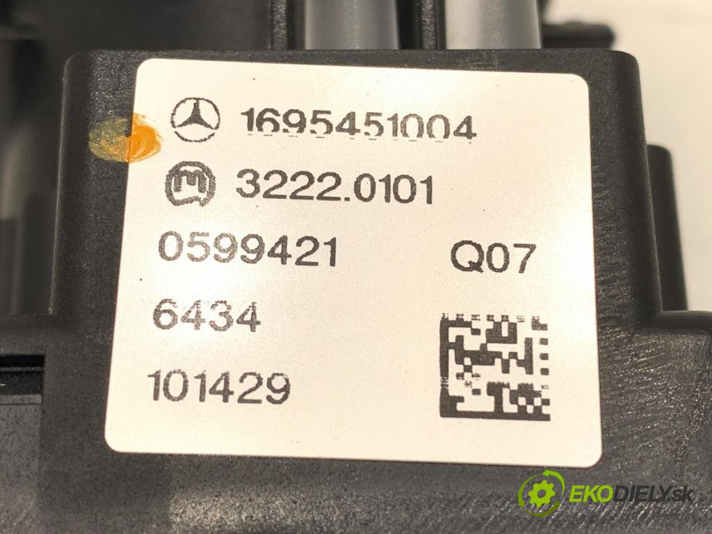 MERCEDES-BENZ W245 liftback 2006 85 kW B 170 (245.232) 1699 spínač světel 1695451004