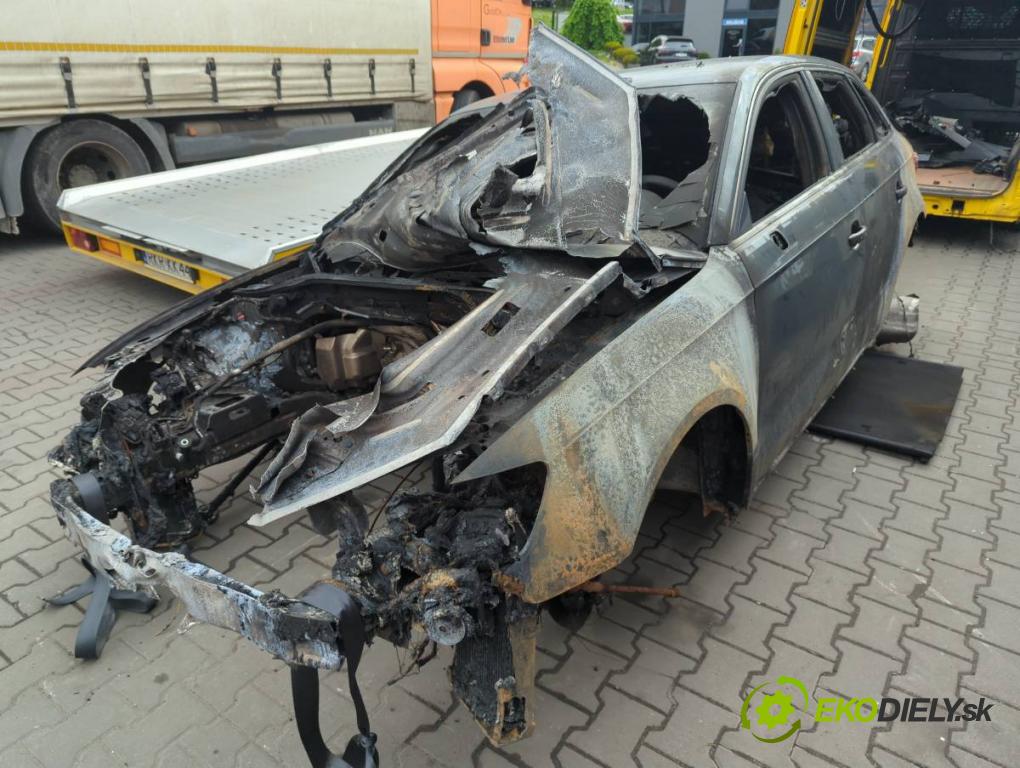 AUDI A3 8V liftback 2018 294 kW RS3 quattro 2480 KAROSERIA ČTVRŤÁK blatník zadní část levý pravý práh střecha PODŁUŻNICA levý pravý